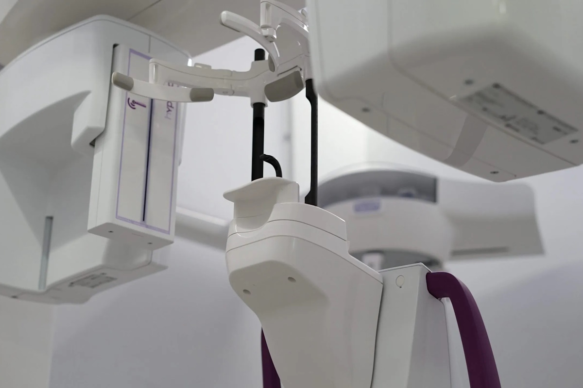 Clínica equipada para realizar TAC dental Valls con seguridad